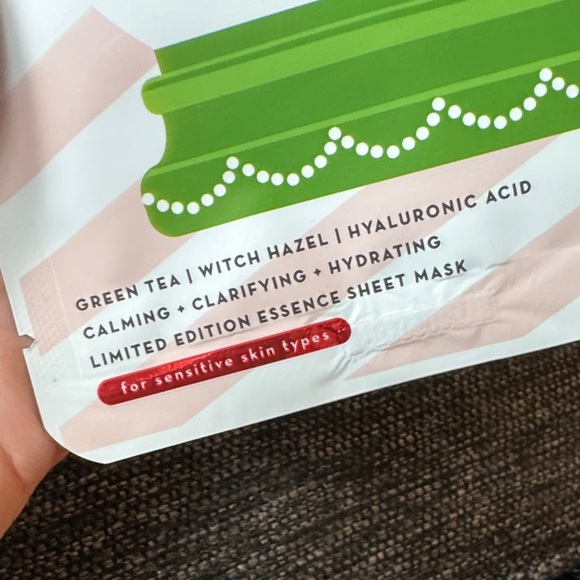 GLAMGLOW Bubblesheet Oxygenating Mask in Black - Picture 4 of 4